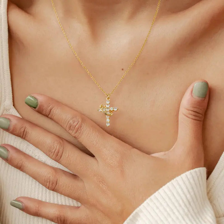 Gift of Faith Crown™ Rotating Necklace – A Meaningful Gift That Inspires Faith